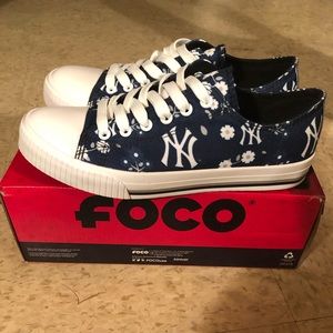 Women's New York Yankees FOCO Navy Flower Canvas Allover Shoes